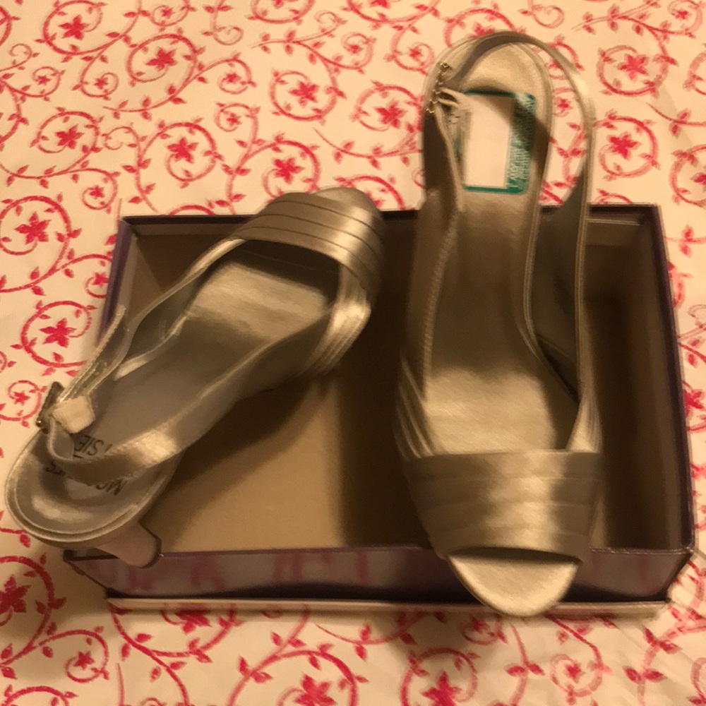 HIGH HEELS